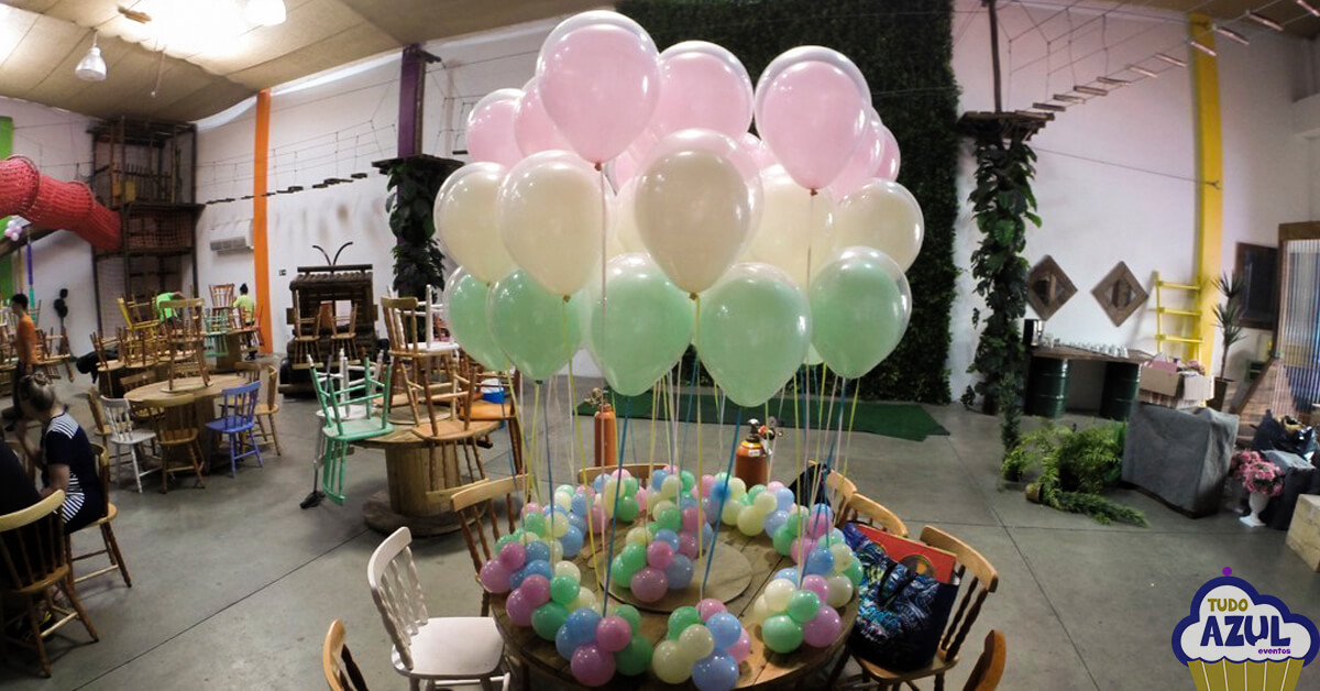 centro de mesa com gas helio baloes duplos